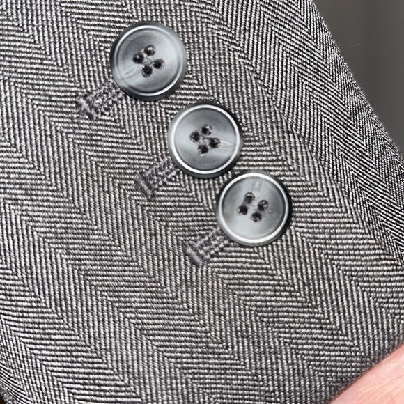 Gorgeous Tahari Blazer Size 10 - Picture 4 of 6